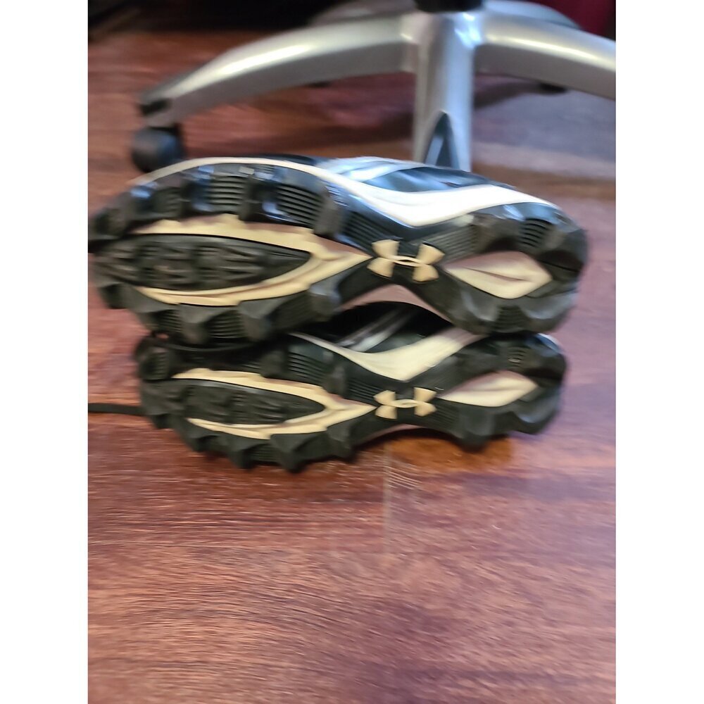 Boys Under Armour Cleats size 5Y - Picture 5 of 5